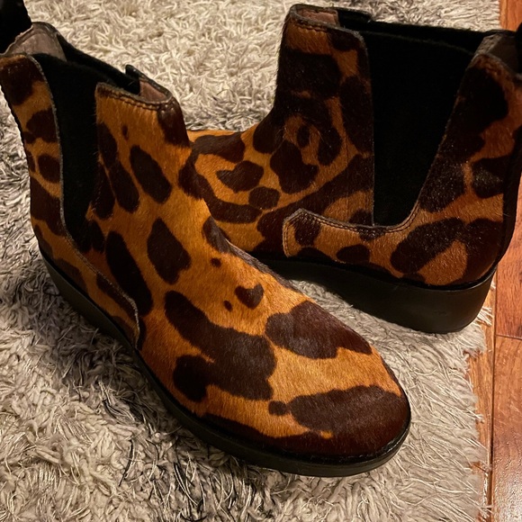 NWOT Louise Et Cie leopard Chelsea boots - Picture 3 of 6